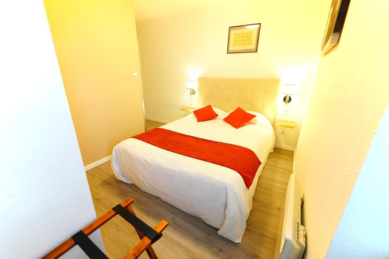 Logis Hotel Le Relais Des Remparts Allanche Exterior foto
