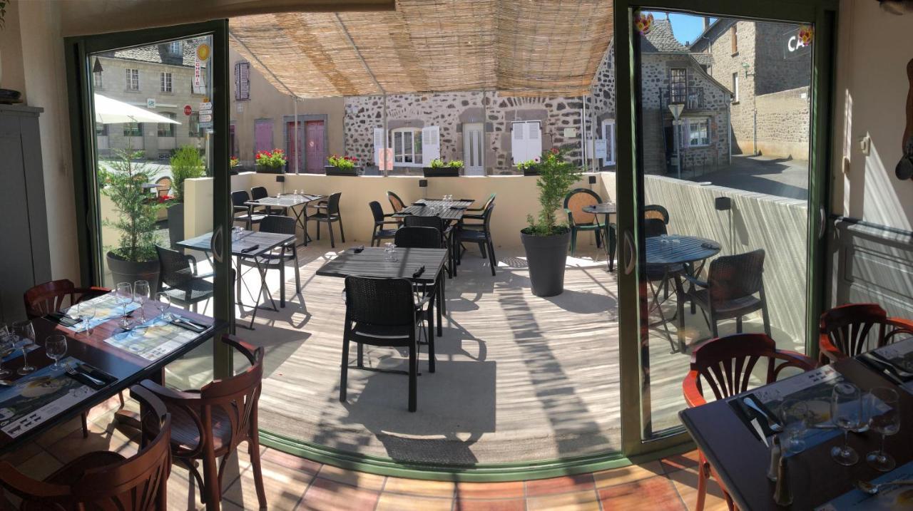 Logis Hotel Le Relais Des Remparts Allanche Exterior foto